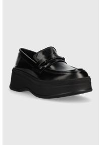 Calvin Klein mokasyny skórzane PITCHED LOAFER W/HW damskie kolor czarny na platformie HW0HW01817. Nosek buta: okrągły. Kolor: czarny. Materiał: skóra. Obcas: na platformie #4