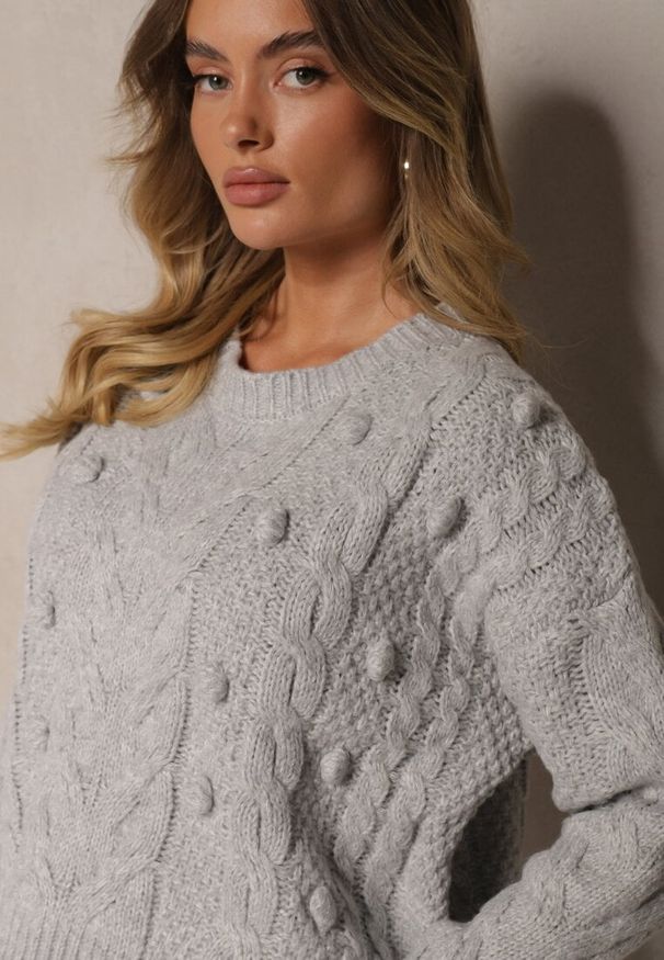 Renee - Szary Sweter z Wełną i Wiskozą Ozdobiony Tłoczeniem i Kulkami Vaiannae. Okazja: na co dzień. Kolor: szary. Materiał: wełna, wiskoza. Wzór: aplikacja. Styl: elegancki, casual