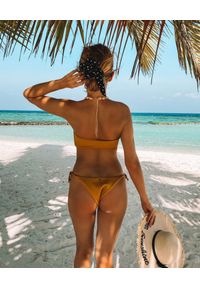 SUSAN SWIMWEAR - Góra od bikini Bow Sand. Kolor: żółty. Materiał: tkanina, satyna. Wzór: aplikacja #6