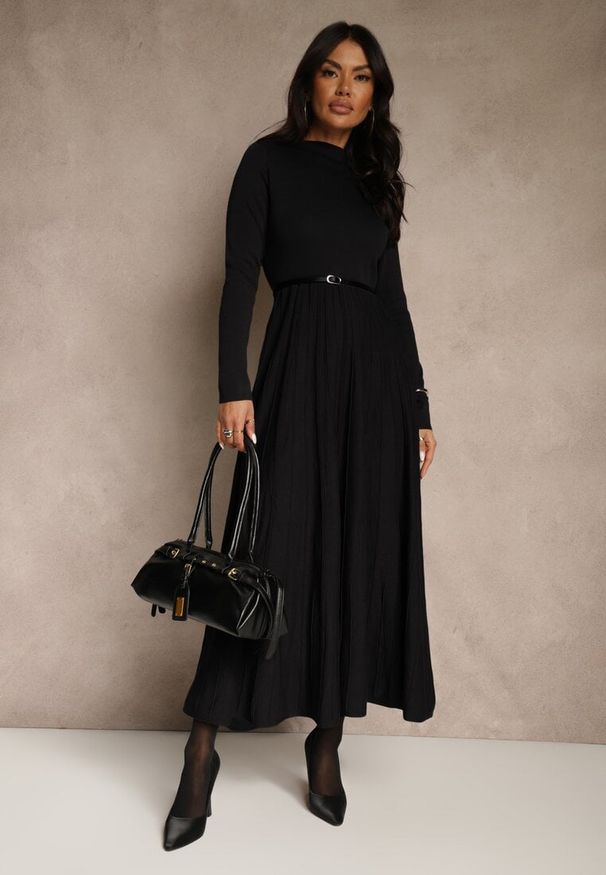 Renee - Czarna Dzianinowa Sukienka Rozkloszowana Longsleeve z Wiskozą i Paskiem Tusnira. Okazja: na co dzień. Kolor: czarny. Materiał: dzianina, wiskoza. Długość rękawa: długi rękaw. Typ sukienki: proste. Styl: casual, elegancki