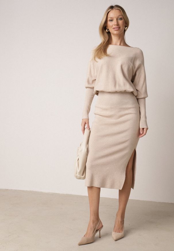 Born2be - Beżowa Dzianinowa Sukienka z Wiskozą o Nietoperzowym Kroju z Dekoltem w Łódkę Tisan. Okazja: na co dzień, na spotkanie biznesowe. Typ kołnierza: dekolt w łódkę. Kolor: beżowy. Materiał: dzianina, wiskoza. Styl: casual, biznesowy