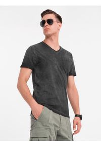 Ombre Clothing - Męski bawełniany t-shirt V-neck z dzianiny z efektem sprania - czarny V6 - Rozmiar: L. Okazja: na co dzień. Typ kołnierza: dekolt w serek. Kolor: czarny. Materiał: bawełna, dzianina. Wzór: melanż. Styl: vintage, casual, klasyczny #6