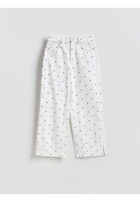 Reserved - Jeansy wide leg w groszki - biały. Kolor: biały. Wzór: grochy #1