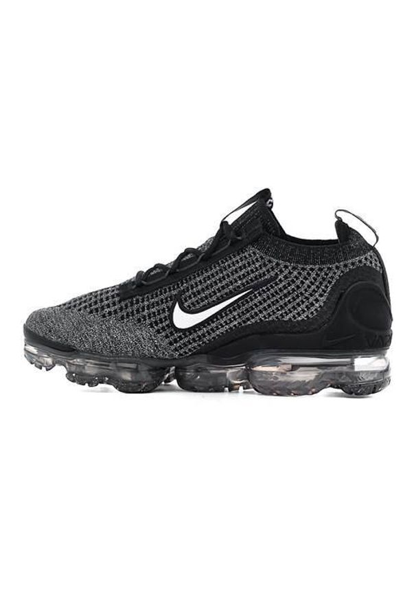 Buty do chodzenia damskie Nike Air Vapormax 2021 FK GS. Zapięcie: sznurówki. Kolor: czarny. Materiał: guma, materiał, syntetyk. Szerokość cholewki: normalna. Sport: turystyka piesza
