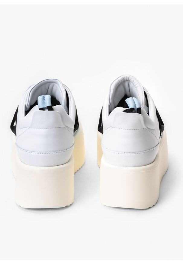 Inuikii - Sneakersy damskie INUIKII COLETTE LOW. Okazja: na co dzień, do pracy, na spacer. Kolor: biały. Sport: turystyka piesza
