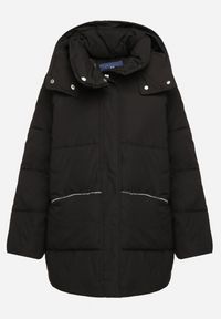 Born2be - Czarna Pikowana Kurtka o Kroju Oversize z Kapturem Kieszeniami i Cyrkoniami Metania. Okazja: na co dzień. Typ kołnierza: kaptur. Kolor: czarny. Materiał: dzianina, jeans. Długość rękawa: długi rękaw. Długość: długie. Wzór: aplikacja. Styl: wizytowy, casual, elegancki #3