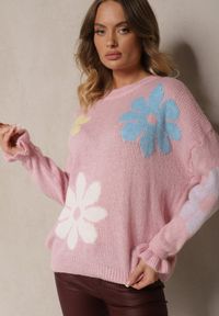 Renee - Różowy Sweter z Wiskozą i Wełną Ozdobiony Kwiatami Hedida. Kolor: różowy. Materiał: wiskoza, wełna. Wzór: kwiaty, aplikacja. Styl: elegancki, klasyczny