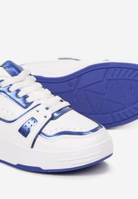 Born2be - Biało-Niebieskie Sneakersy z Metalicznymi Wstawkami Saifin. Kolor: biały