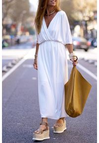 IVET - Sukienka DIRSTENA WHITE. Okazja: na co dzień. Kolor: biały. Materiał: materiał. Styl: casual. Długość: midi #1