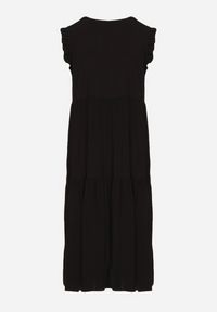 Born2be - Czarna Bawełniana Sukienka Ozdobiona Falbankami Aveliova. Okazja: na co dzień, na spacer, na imprezę. Typ kołnierza: kołnierz z falbankami. Kolor: czarny. Materiał: bawełna. Wzór: aplikacja. Typ sukienki: proste. Styl: casual, elegancki. Długość: midi #3