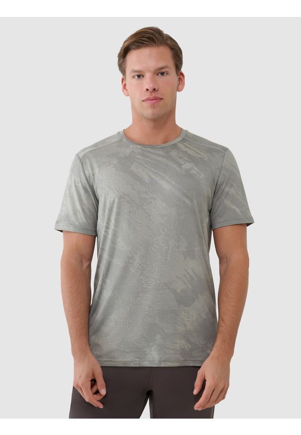 4f - 4F Koszulka treningowa regular szybkoschnąca męska - khaki L. Kolor: oliwkowy, wielokolorowy, brązowy. Materiał: elastan, materiał, włókno, dzianina, syntetyk. Długość rękawa: krótki rękaw. Długość: krótkie. Wzór: gładki, ze splotem, nadruk. Sport: fitness