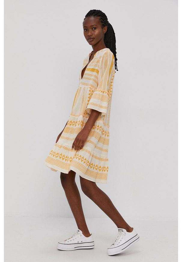 Vero Moda - Sukienka. Kolor: żółty. Materiał: tkanina, bawełna. Typ sukienki: rozkloszowane