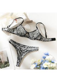 Intica - Zestaw bielizny z figami z delikatnym wzorem na romantyczne wieczory Engelica. Kolor: wielokolorowy. Materiał: materiał