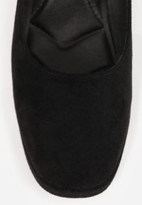 Born2be - Czarne Czółenka z Imitacji Zamszu na Słupku Shilova. Okazja: na spotkanie biznesowe. Zapięcie: pasek. Kolor: czarny. Materiał: zamsz. Sezon: jesień, wiosna, lato. Obcas: na słupku. Styl: biznesowy, klasyczny #8