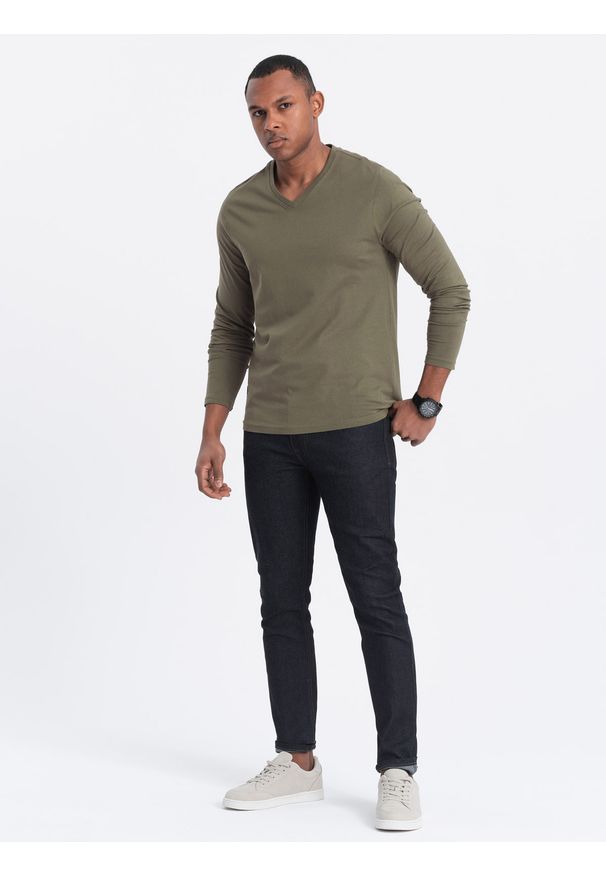 Ombre Clothing - Longsleeve męski bez nadruku z dekoltem w serek - ciemnooliwkowy V2 OM-LSBL-0108 - XXL. Okazja: na co dzień. Typ kołnierza: dekolt w serek. Kolor: oliwkowy. Materiał: materiał, bawełna. Długość rękawa: długi rękaw. Długość: długie. Wzór: gładki, jednolity. Styl: klasyczny, elegancki, casual