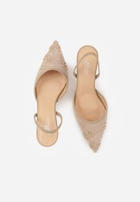 Renee - Ciemnobeżowe Sandały na Szpilce Ozdobione Haftowanym Wzorem i Koralikami Sametis. Kolor: beżowy. Materiał: satyna. Wzór: aplikacja, haft. Obcas: na szpilce #5