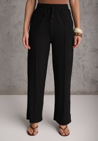 Renee - Czarne Prążkowane Spodnie High Waist z Szerokimi Nogawkami Ginorria. Stan: podwyższony. Kolor: czarny. Materiał: prążkowany. Długość: krótkie. Sezon: lato #2