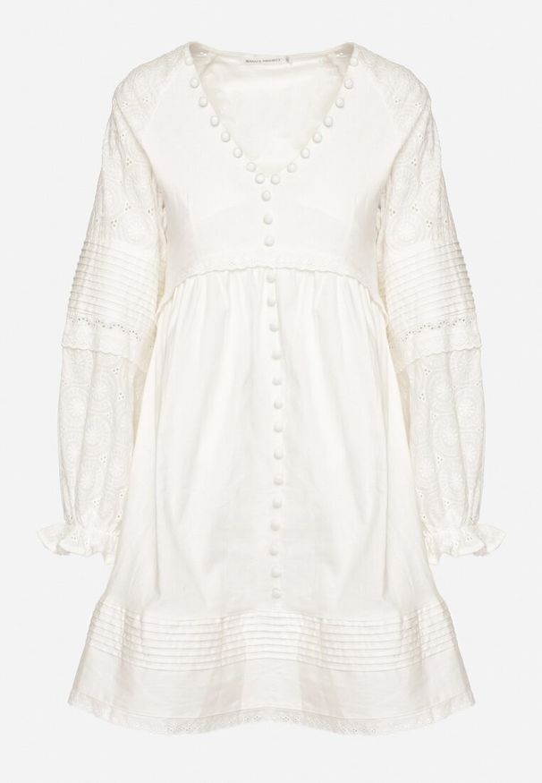 Born2be - Biała Bawełniana Sukienka Boho z Haftowanej Tkaniny Ozdobiona Guzikami Elalee. Kolor: biały. Materiał: bawełna, tkanina. Wzór: aplikacja, haft. Styl: boho