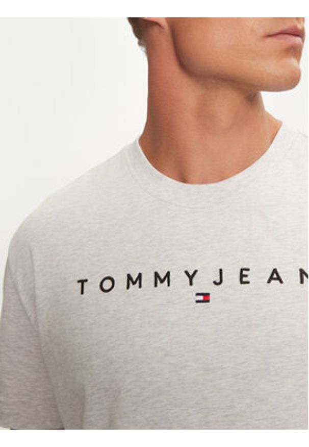 Tommy Jeans T-Shirt Linear Logo DM0DM20744 Szary Regular Fit. Kolor: szary. Materiał: bawełna