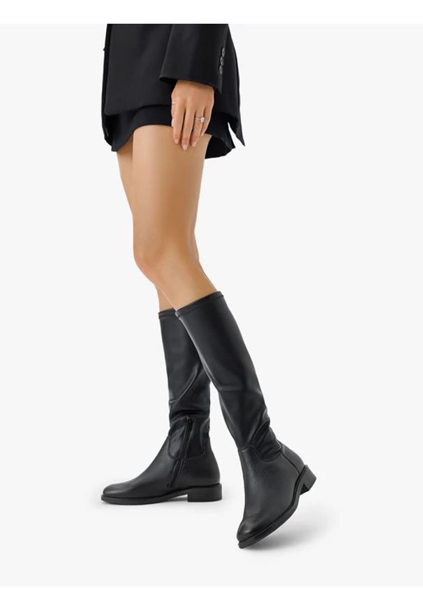 Ryłko - Czarne kozaki z elastyczną cholewką. Zapięcie: zamek. Kolor: czarny. Materiał: skóra. Szerokość cholewki: normalna. Styl: street, elegancki, klasyczny