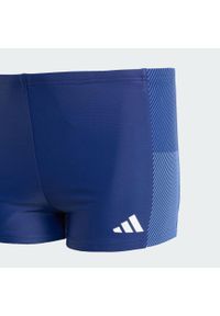 Adidas - Dziecięce bokserki do pływania z kontrastowym zestawieniem kolorów i 3 paskami. Kolor: niebieski. Materiał: materiał