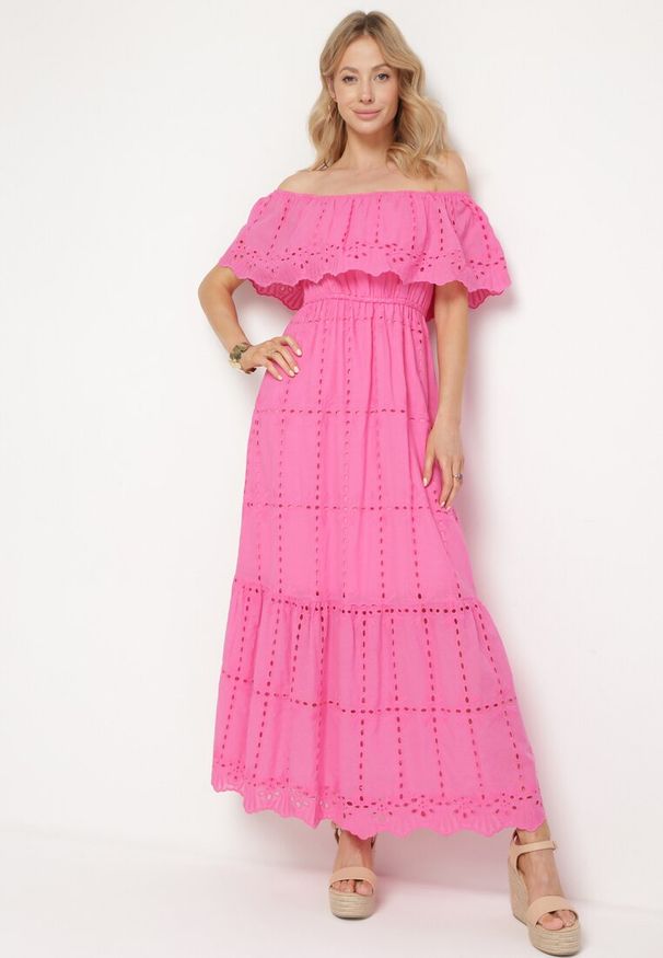 Born2be - Różowa Sukienka Hiszpanka z Gumką w Pasie Ozdobiona Falbanką Lievana. Okazja: na co dzień. Typ kołnierza: dekolt hiszpanka. Kolor: różowy. Materiał: materiał, jeans. Długość rękawa: krótki rękaw. Wzór: aplikacja. Styl: casual, elegancki