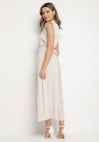 Born2be - Beżowa Sukienka Koszulowa o Rozkloszowanym Kroju z Wiązaniem w Pasie Mavirielle. Okazja: na co dzień. Typ kołnierza: dekolt w serek. Kolor: beżowy. Materiał: skóra. Długość rękawa: długi rękaw. Typ sukienki: koszulowe. Styl: casual, elegancki #6