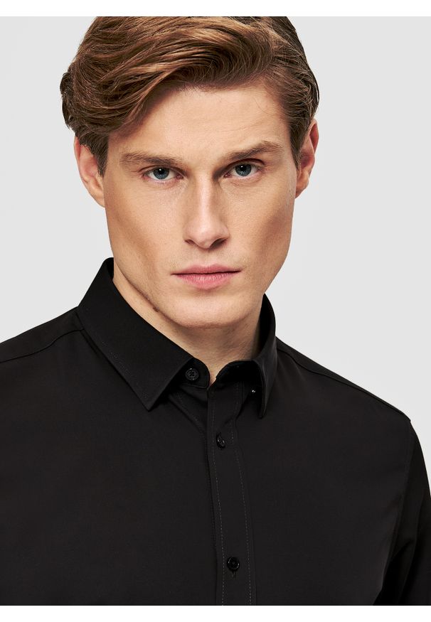 Pako Lorente - PAKO LORENTE – Czarna koszula męska z wełną. Typ kołnierza: kołnierzyk klasyczny. Kolor: czarny, brązowy. Materiał: wełna. Długość rękawa: długi rękaw. Długość: długie