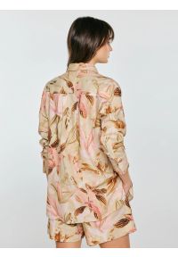 Big-Star - Koszula damska lniana w roślinny wzór wielokolorowa Kelliri 000. Okazja: na co dzień. Kolor: wielokolorowy. Materiał: len. Wzór: nadruk. Sezon: lato. Styl: klasyczny, casual #5