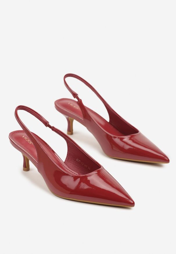 Renee - Bordowe Czółenka Slingback Vices z Lakierowanym Połyskiem na Kaczuszce Sonwena. Okazja: na co dzień. Nosek buta: szpiczasty. Zapięcie: pasek. Kolor: czerwony. Materiał: lakier. Obcas: na szpilce. Styl: elegancki, klasyczny, casual. Wysokość obcasa: średni