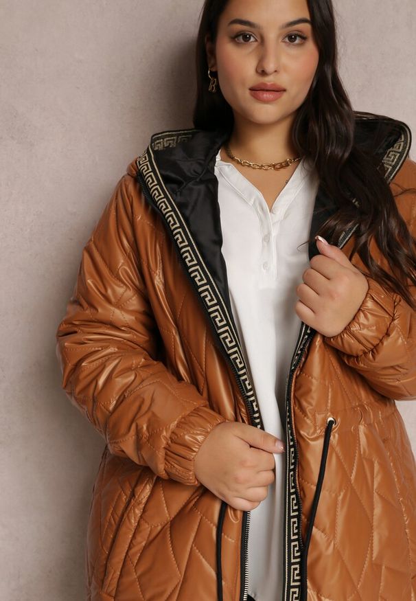 Renee - Brązowa Kurtka Pikowana z Kapturem Niinist. Typ kołnierza: kaptur. Kolekcja: plus size. Kolor: brązowy. Materiał: jeans, materiał. Długość rękawa: długi rękaw. Długość: długie. Sezon: jesień, zima