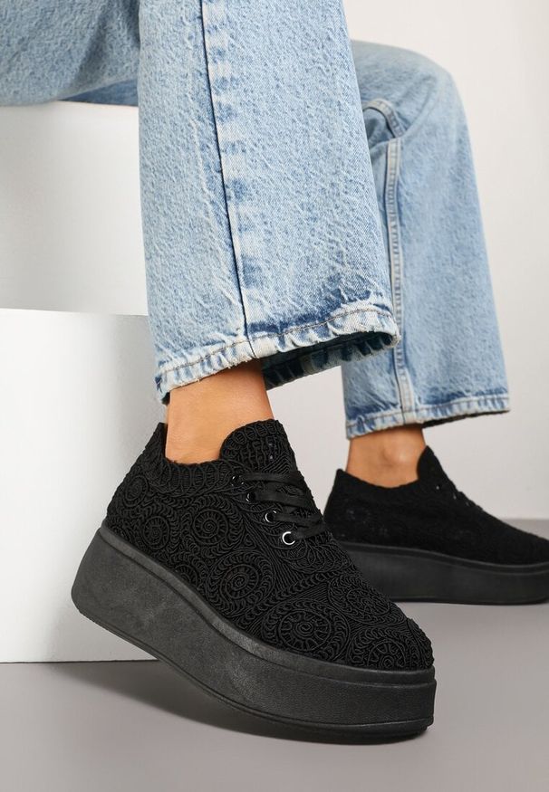 Born2be - Czarne Sneakersy w Stylu Tenisówek na Platformie z Szydełkową Cholewką Filusenia. Okazja: na co dzień. Kolor: czarny. Szerokość cholewki: normalna. Obcas: na platformie