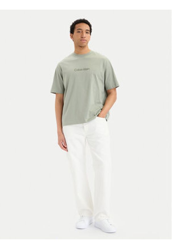 Calvin Klein T-Shirt LV040HM228 Khaki Relaxed Fit. Kolor: brązowy. Materiał: bawełna