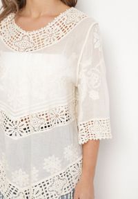 Born2be - Jasnobeżowa Bawełniana Bluzka Oversize w Stylu Boho z Haftem i Koroną Maivienne. Okazja: na co dzień. Typ kołnierza: dekolt w serek. Kolor: beżowy. Długość: krótkie. Wzór: haft. Materiał: bawełna. Długość rękawa: krótki rękaw. Sezon: lato, wiosna. Styl: boho #5
