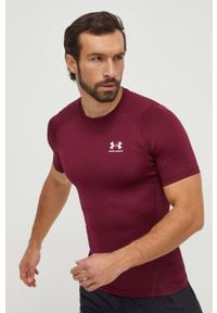 Under Armour t-shirt treningowy kolor bordowy gładki. Kolor: czerwony. Materiał: skóra, materiał. Długość rękawa: raglanowy rękaw. Wzór: gładki #1