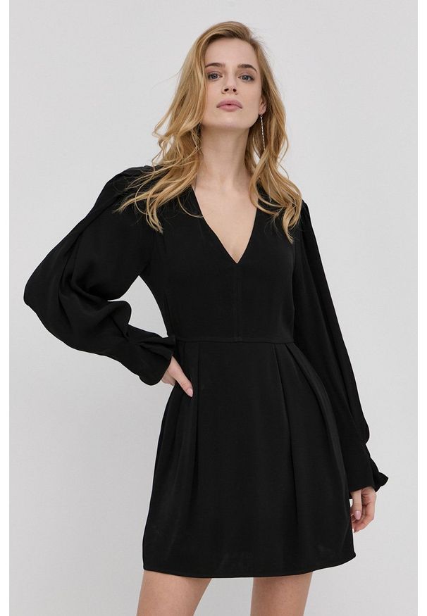 VICTORIA BECKHAM - Victoria Beckham sukienka kolor czarny mini rozkloszowana. Kolor: czarny. Materiał: tkanina. Długość rękawa: długi rękaw. Typ sukienki: rozkloszowane. Długość: mini