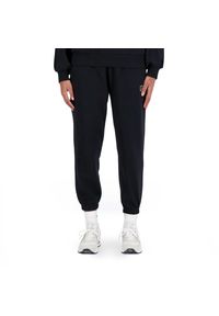 Spodnie New Balance WP33508BK - czarne. Kolor: czarny. Materiał: poliester, prążkowany, dresówka, bawełna