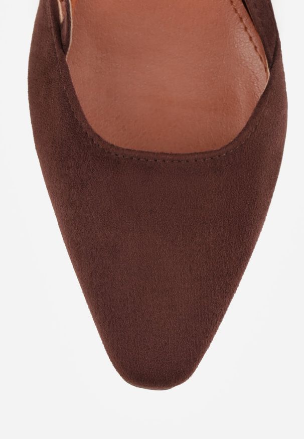 Renee - Ciemnobrązowe Letnie Czółenka VICES w Stylu Slingback na Słupku Synossia. Okazja: na co dzień. Kolor: brązowy. Materiał: jeans. Sezon: lato. Obcas: na słupku. Styl: elegancki, casual
