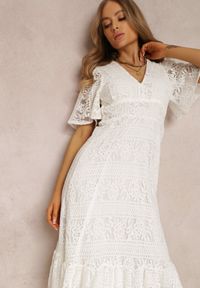 Renee - Biała Sukienka Corelaia. Kolor: biały. Materiał: koronka. Długość rękawa: krótki rękaw. Styl: klasyczny. Długość: midi