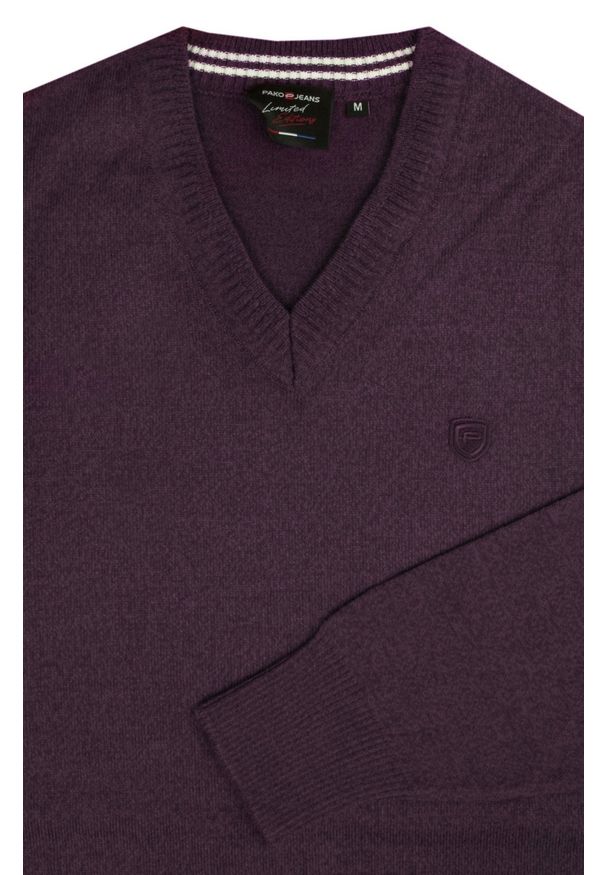 Sweter Męski Wełniany - Dekolt w Serek - Pako Jeans - Śliwkowy. Okazja: na spotkanie biznesowe, do pracy. Typ kołnierza: dekolt w serek. Kolor: czerwony. Materiał: wełna, akryl. Styl: biznesowy, klasyczny