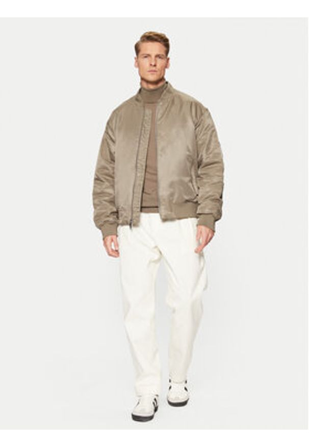 Calvin Klein Jeans Kurtka bomber 00040EM524 Brązowy Regular Fit. Kolor: brązowy. Materiał: syntetyk