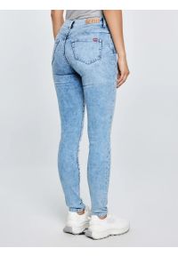 Big-Star - Jeansy damskie skinny marmurkowe jasnoniebieskie Adela 138. Kolor: niebieski. Styl: klasyczny, elegancki