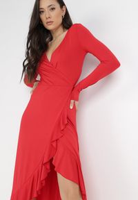 Born2be - Czerwona Sukienka Verial. Kolor: czerwony. Materiał: dzianina, wiskoza. Długość rękawa: długi rękaw. Typ sukienki: kopertowe. Styl: elegancki. Długość: midi #5