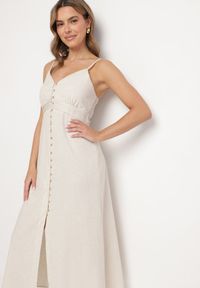 Born2be - Jasnobeżowa Bawełniana Sukienka o Rozkloszowanym Kroju na Ramiączkach z Guzikami Firbia. Okazja: na co dzień. Typ kołnierza: dekolt w kształcie V. Kolor: beżowy. Materiał: bawełna. Długość rękawa: na ramiączkach. Typ sukienki: rozkloszowane. Styl: elegancki, casual #2