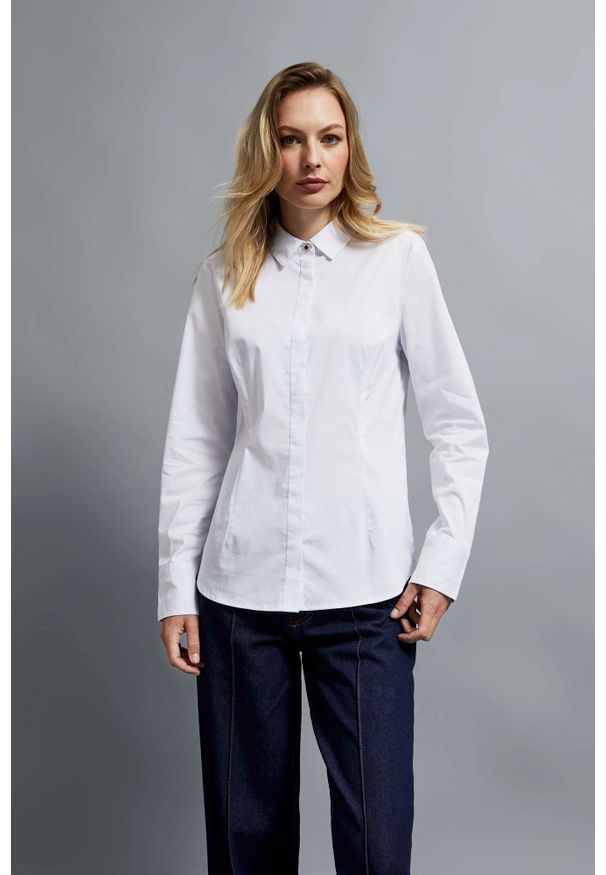 MOODO - Gładka koszula biała. Kolor: biały. Materiał: bawełna, poliester, elastan. Wzór: gładki