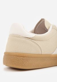 Renee - Beżowe Sneakersy Typu Tenisówki Ozdobione Paskami po Bokach Fefia. Okazja: na co dzień. Zapięcie: pasek. Kolor: beżowy. Materiał: jeans. Wzór: aplikacja. Sezon: wiosna #9