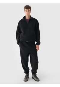 outhorn - Spodnie sherpa joggery męskie Outhorn - czarne. Kolekcja: plus size. Kolor: czarny. Materiał: guma, materiał #1