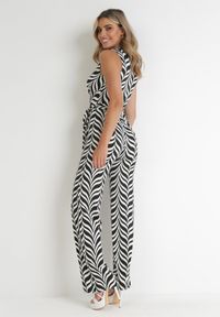 Born2be - Czarno-Biały Kombinezon Lasthotis. Kolor: czarny. Długość rękawa: bez rękawów. Długość: długie. Wzór: kolorowy, geometria. Sezon: lato #2