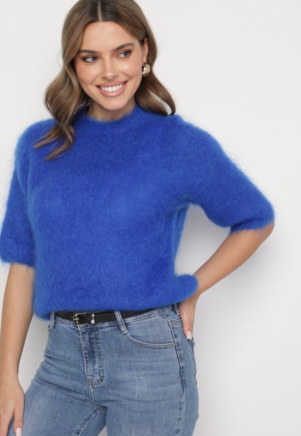 Born2be - Niebieski Moherowy Sweter o Kroju Nietoperza z Rękawami 3/4 Eleanira. Okazja: na co dzień. Kolor: niebieski. Materiał: moher. Wzór: aplikacja, ze splotem. Sezon: zima, jesień. Styl: klasyczny, elegancki, casual