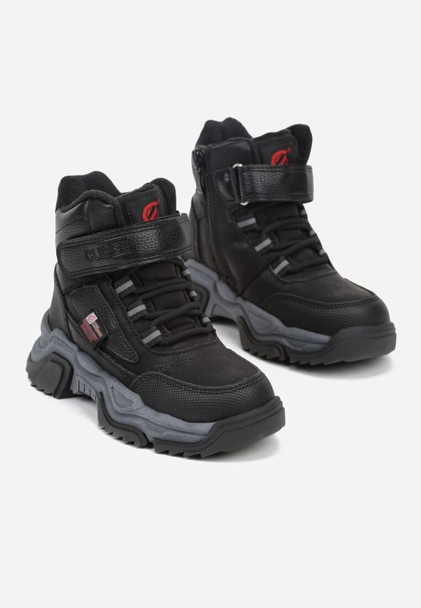 Born2be - Czarno-Czerwone Traperki z Tłoczonym Wzorem Voskie. Okazja: na co dzień. Kolor: czarny. Materiał: jeans, materiał. Styl: casual, elegancki